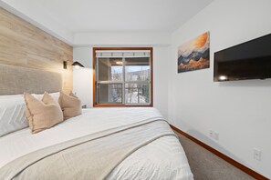 2 室のベッドルーム、アイロン / アイロン台、WiFi、ベッドシーツ