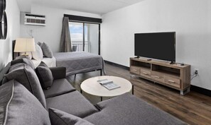 1 bedroom, iron/ironing board, free WiFi, bed sheets - Direct Ocean Front Queen Suite!  Sea Mist Resort 21006 - Perfect for 2 guests! (Myrtle Beach)