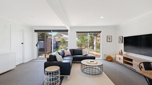 TV, fireplace - The Carapooka Coast Retreat (Cowes)
