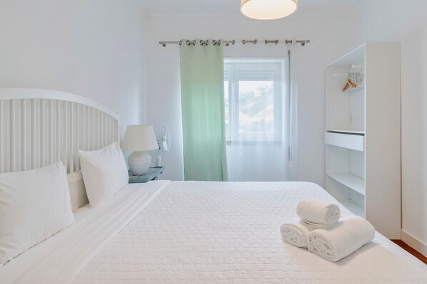 3 quartos, ferros/tábuas de passar roupa, berço de viagem, Wi-Fi