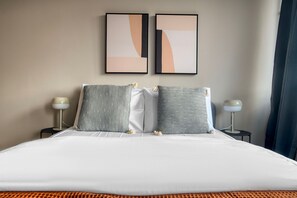 Ferros/tábuas de passar roupa, Wi-Fi, roupa de cama