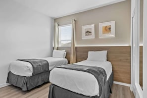 15 Schlafzimmer, Bügeleisen/Bügelbrett, Reisekinderbett, WLAN