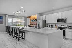 Réfrigérateur, micro-ondes, four, lave-vaisselle