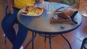Petit déjeuner préparé sur commande servi tous les jours en supplément
