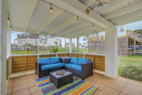 Lake views at the Lakeside Lounge in Kemah