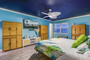 2 bedrooms, iron/ironing board, free WiFi, bed sheets - Lake views at the Lakeside Lounge in Kemah (Kemah)