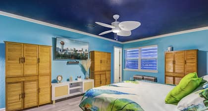 Lake views at the Lakeside Lounge in Kemah