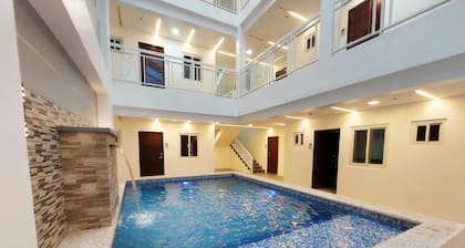 Luxury Cabin Near Field Avenue