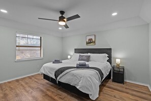 4 bedrooms, desk, iron/ironing board, travel cot