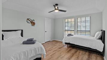 4 bedrooms, desk, iron/ironing board, travel crib