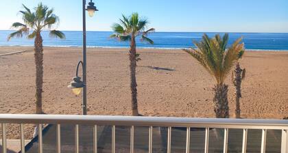 THE BEACH (VILLA MAR) - Fantastic beach front apartment - Free WiFi