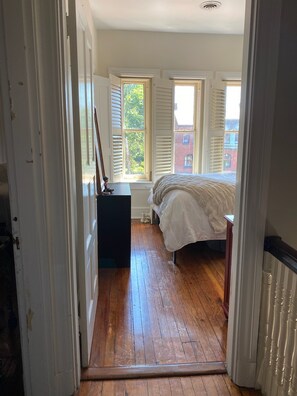 3 Schlafzimmer, Schreibtisch, Bügeleisen/Bügelbrett, Reisekinderbett