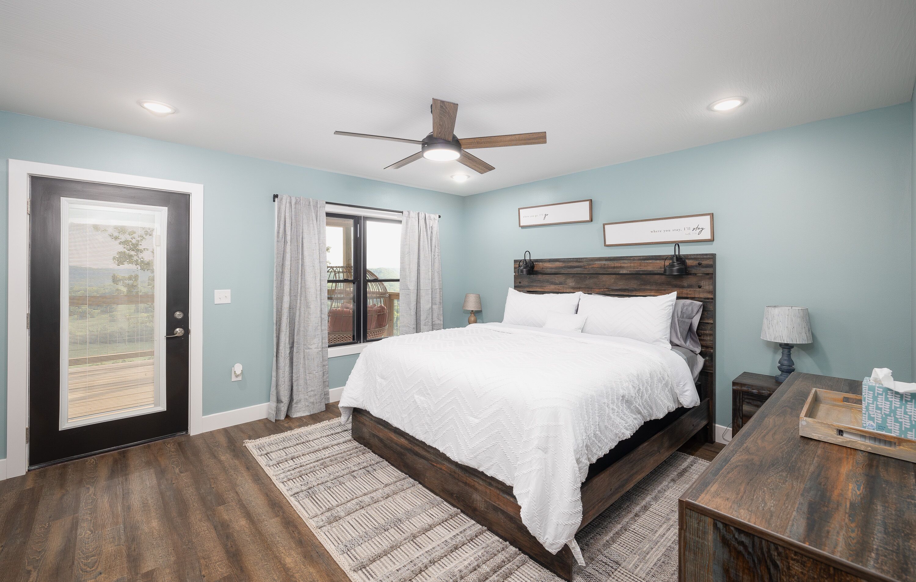 2 bedrooms, travel crib, free WiFi, bed sheets