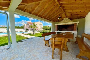 屋外ダイニングエリア