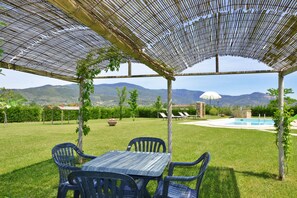 Outdoor dining - Fratta Ginestre, Cortona, Italy (Cortona)