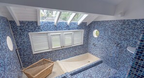 Villa, 5 Schlafzimmer, Terrasse, Gartenblick | Badezimmer