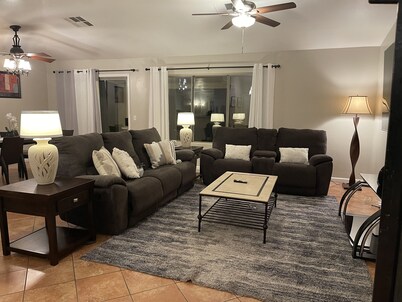 Cozy Home in beautiful neighborhood in Surprise, Arizona.