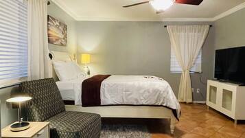 5 bedrooms, iron/ironing board, WiFi, bed sheets