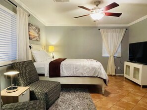 5 chambres, fer et planche à repasser, Wi-Fi, draps fournis