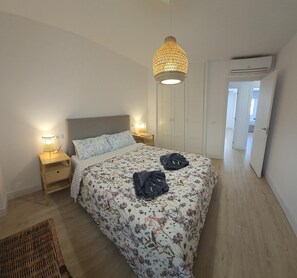 3 bedrooms, iron/ironing board, internet, bed sheets