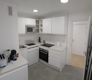 Fridge, microwave, oven, coffee/tea maker