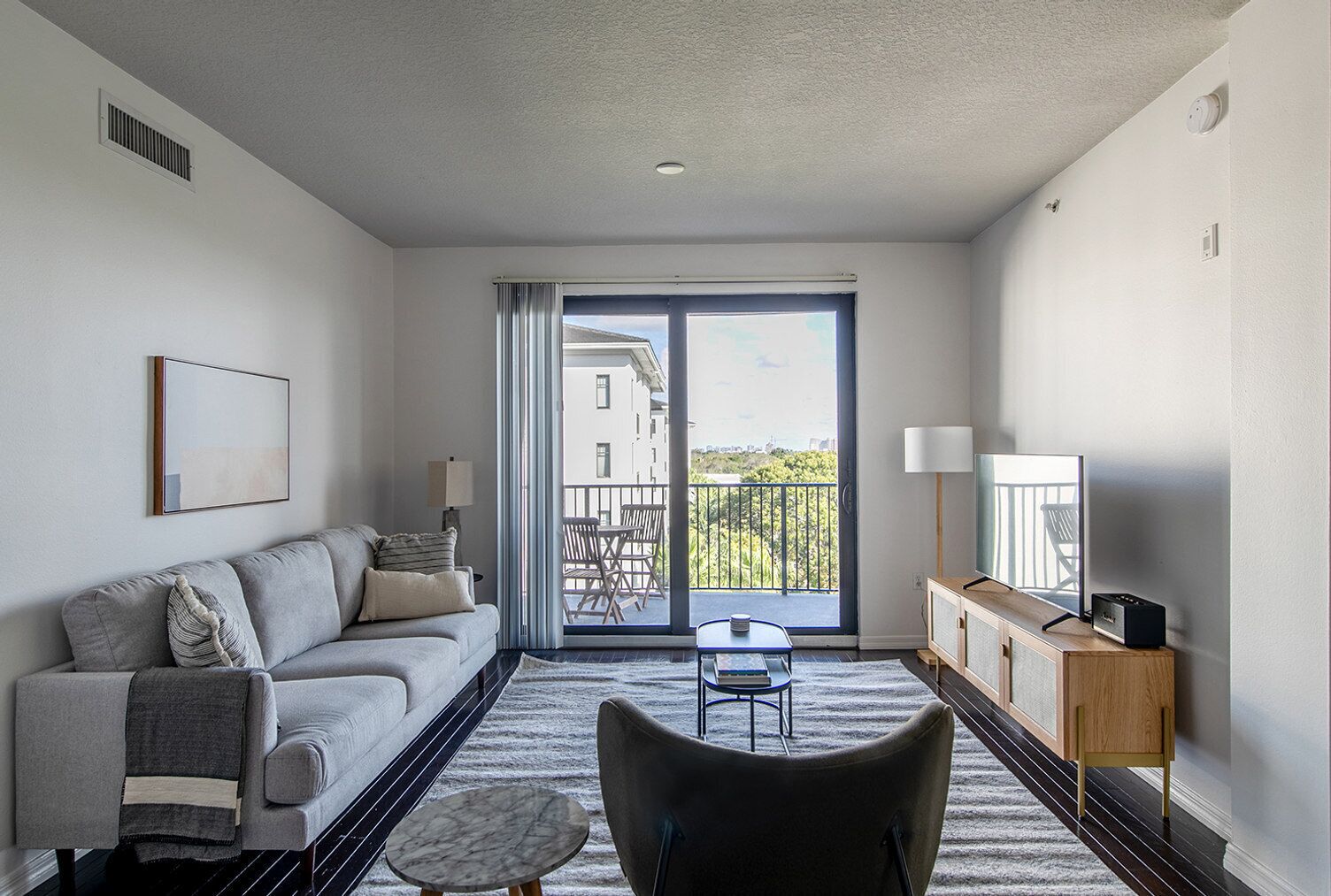 Airy Lauderdale 2BR w/ Pool, Gym, Lounge & W/D, by Blueground