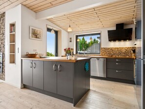 Refrigerador, microondas, horno, lavavajillas