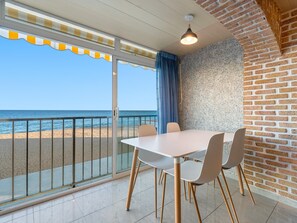 Dining - Apartment facing the sea on the Costa Brava (Platja d'Aro)