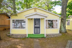 Exterior detail - Charming lakefront cottage with large yard, dock, & fire pit - close to downtown (Topinabee)