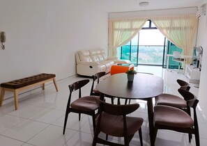 Family Apartment | In-room dining - JB Bukit Indah Skyloft Suites (Johor Bahru)