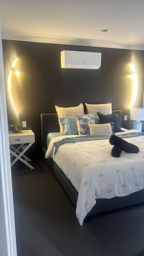 4 Schlafzimmer, Schreibtisch, WLAN
