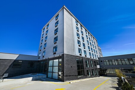 Ly New York Hotel - Image 4