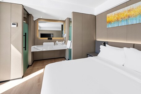 Ly New York Hotel - Image 20