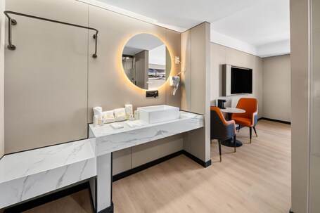 Ly New York Hotel - Image 7