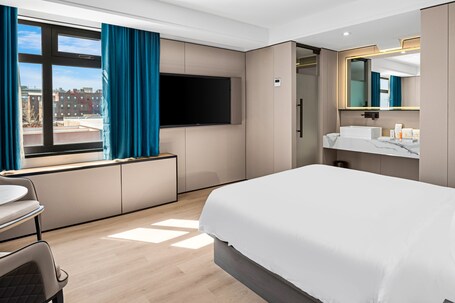 Ly New York Hotel - Image 15