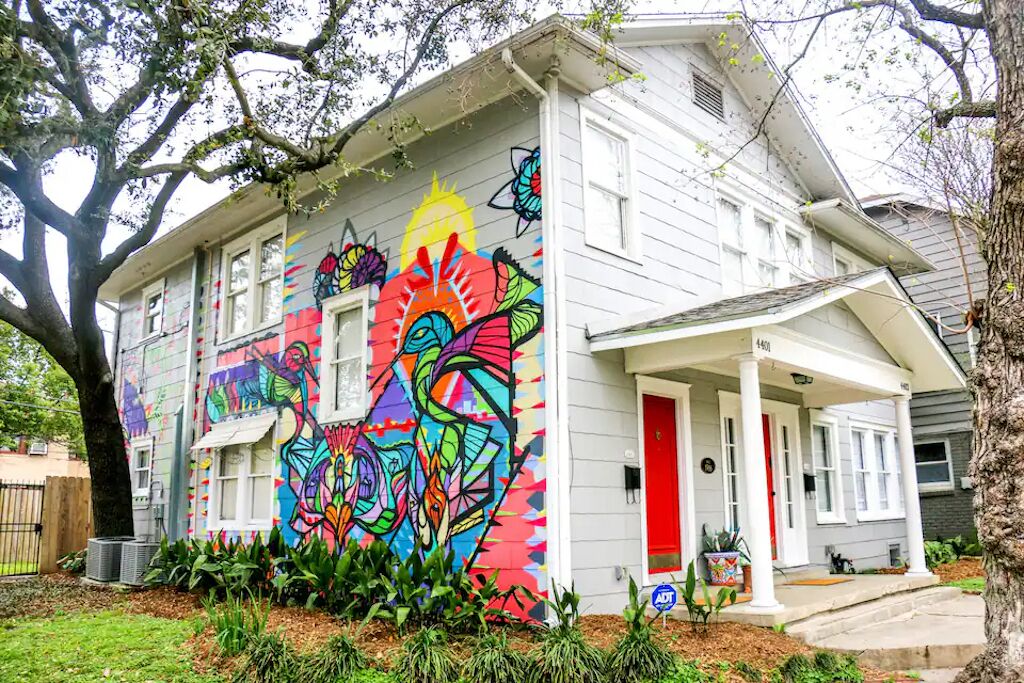 EaDo Mural House: 6 Bed/2 Bath Near DWTN/UH