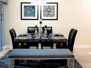 Dining - Lovely Frozen Themed 4 BR townhome near Disney located in Paradise Palms Resort. (Kissimmee)