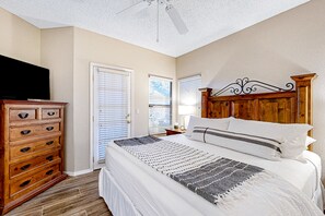 3 bedrooms, iron/ironing board, internet, bed sheets
