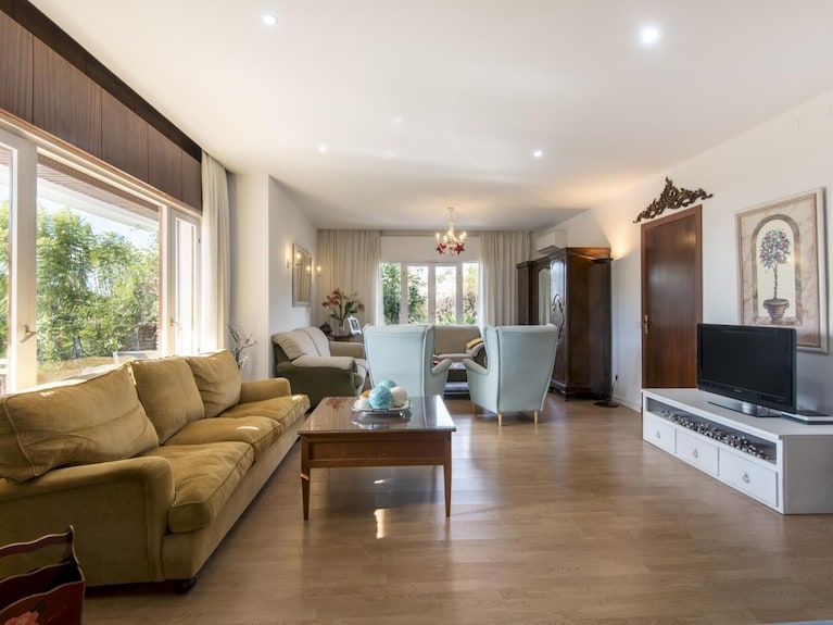 Queen Of The Ocean Villa: Stately Style House With Pool - Málaga