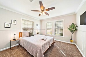 3 habitaciones, tabla de planchar con plancha, cuna de viaje y wifi 