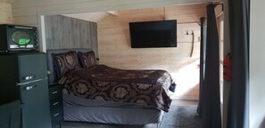 1 chambre, fer et planche à repasser, Wi-Fi gratuit, draps fournis