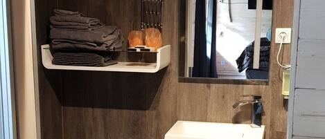 Shower, free toiletries, hair dryer, towels