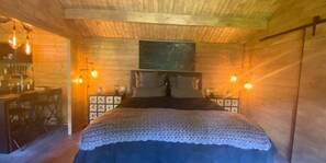 1 slaapkamer, een strijkplank/strijkijzer, gratis wifi, beddengoed