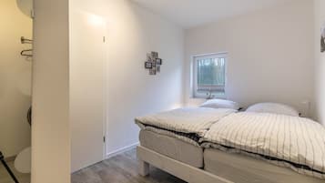 1 bedroom, bed sheets