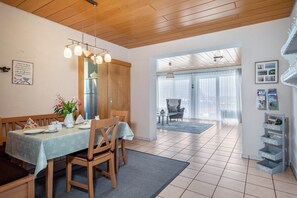 Dining - Holiday Apartment Lichtblick with Balcony and Mountain View (Friedrichshafen)