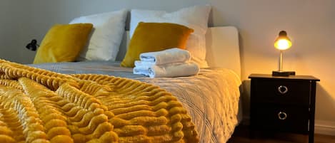 2 bedrooms, iron/ironing board, free WiFi, bed sheets