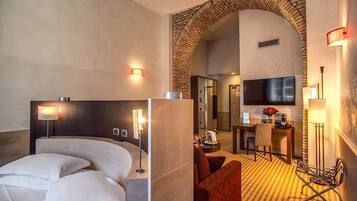 1 camera, una scrivania, Wi-Fi, lenzuola