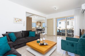 Villa | 4 bedrooms - Villa Diana Seaside in Pomos (Pomos)