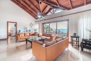 TV, offices - Amazing villa w/pool/bbq and ocean view at Samana (Samaná)