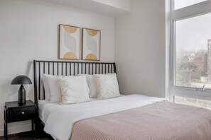 1 bedroom, iron/ironing board, WiFi, bed sheets - Fab Lower Queen Anne 1BR w/ Game Room & Shared Garden, by Blueground (Seattle)